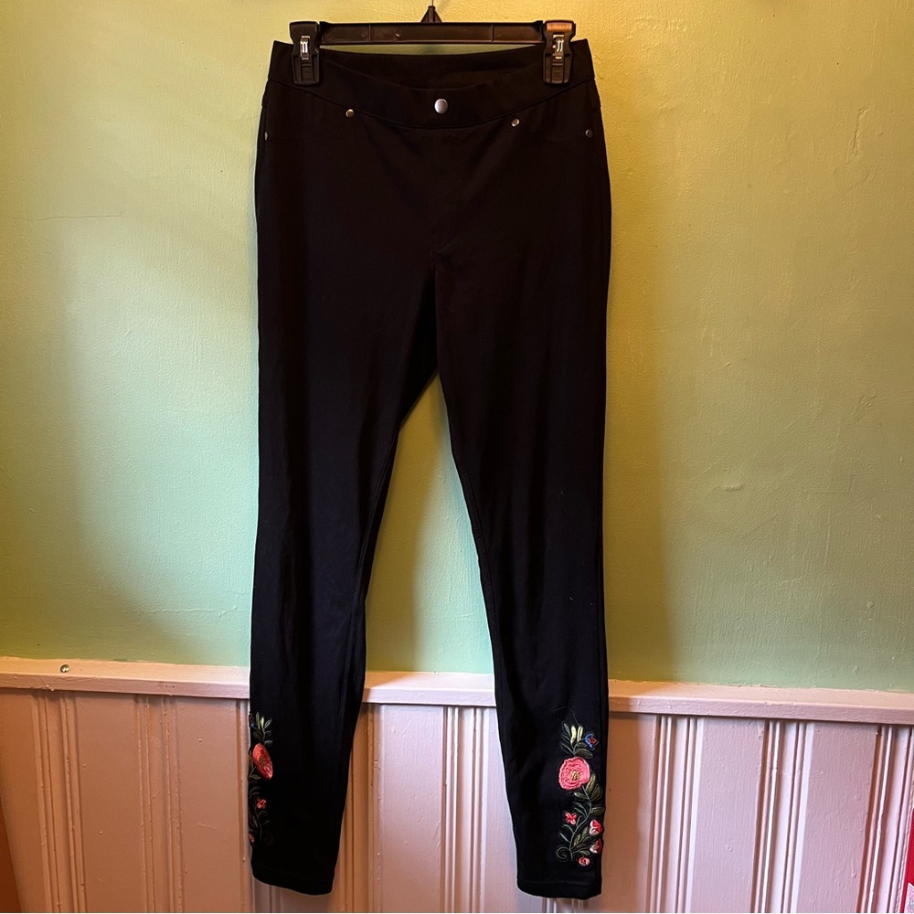 Utopia Black Stretch Leggings w/Embroidery